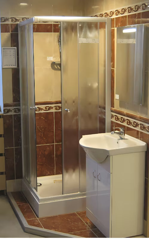 Bela omarica z umivalnikom Multi Pro 61x50x85 cm z lakiranimi stranicami in frontami