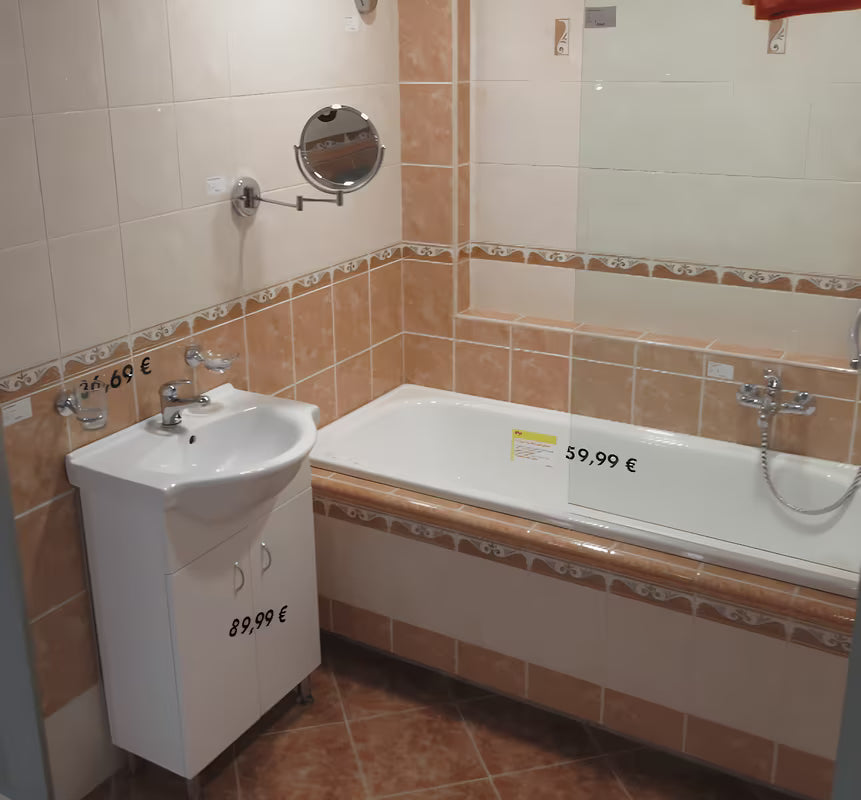 Bijela kopalniška omarica Multi Pro s keramičkim umivaonikom širine 61 cm