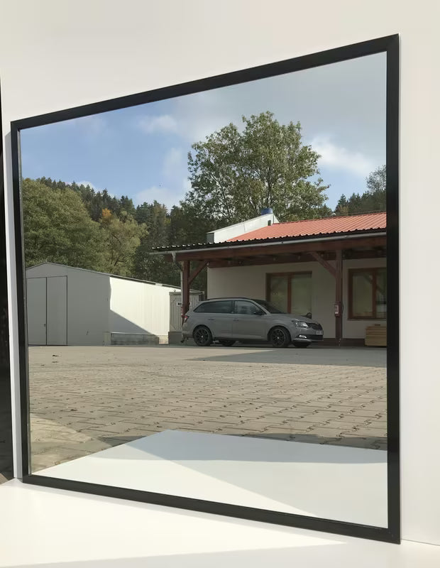 Kopalniško ogledalo Naturel s črnim aluminijastim okvirjem, 80 x 80 cm.