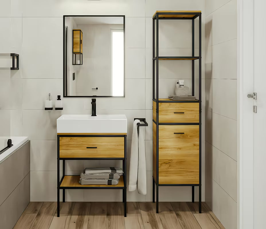 Stoječa regal Naturel Blackframe s črnim kovinskim okvirjem in MDF ploščo v dekorju javorja.