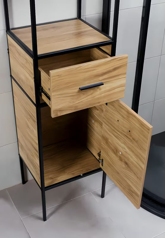 Stoječa regal Naturel Blackframe s crnim metalnim okvirom i MDF pločom u dekoru javora.