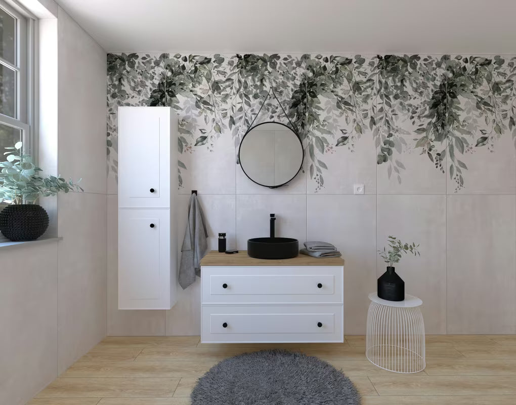 Koupalniški sestav Naturel Forli u bijeloj boji s crnim umivaonikom na pult i crnom mat slavinom