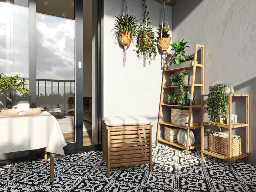 Stoječa tabure Naturel Home v dekorju oreha z mat oljeno površino in tekstilnim sedalom.