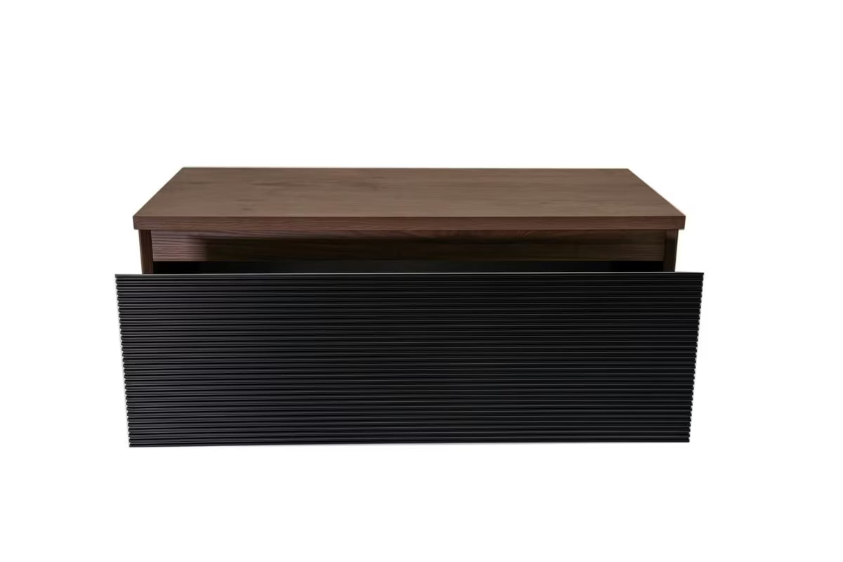 Viseča kopalniška omarica Naturel Monza u dekoru oraha s crnim rebrastim frontama i pokrovnom pločom