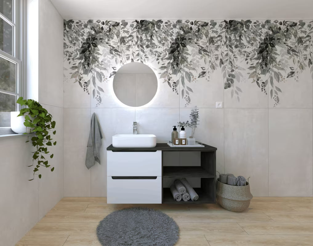 Koupalniški sestav Naturel Stilla u bijelom sjaju z umivalnikom na pult i elementima u dekoru crnog betona.