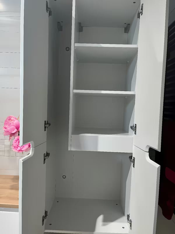 Bijeli viseča kopalniška omarica Naturel Stilla 60x44x150 cm s vratima i glodanom ručkicom