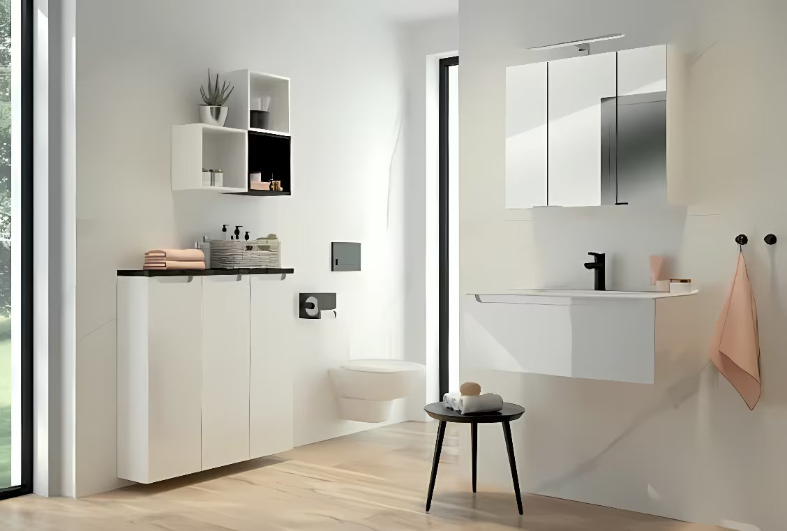 Crni viseči kupaonski policni škatla Naturel Stilla dimenzija 30x30x20 cm.