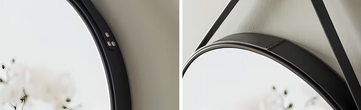 Okruglo viseče ogledalo Naturel promjera 50 cm s crnim kožnim remenom i metalnom kukom.