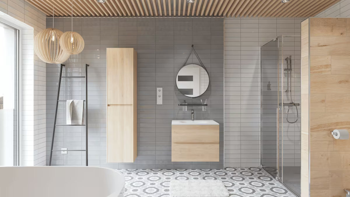 Okruglo viseče ogledalo Naturel promjera 50 cm s crnim kožnim remenom i metalnom kukom.