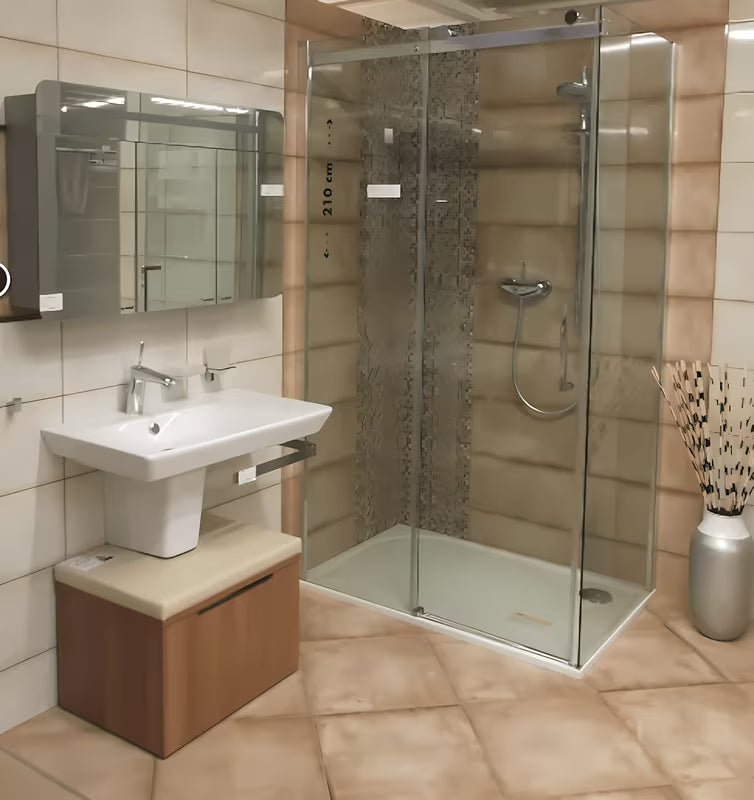 Omarica z Ogledalom Naturel 100x65 cm u sivo-srebrnoj boji s trojim zrcalnim vratima i LED rasvjetom.