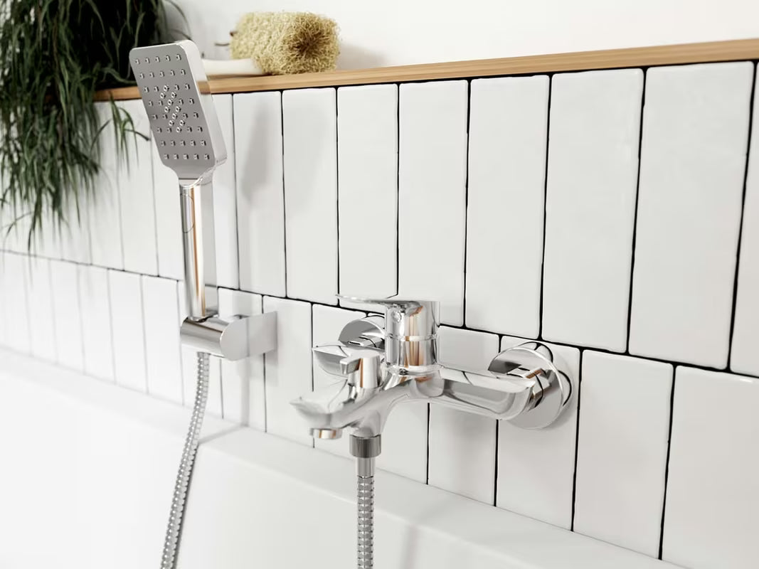 Novaservis Metalia 54 kada stenska slavina u kromu s ručnim tušem i crijevom za tuš