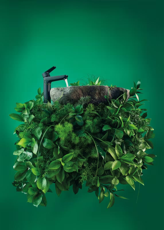 Crna enoročna stoječa armatura za umivalnik Novaservis Metalia 58 s mat površinom i ClicClac odvodom.