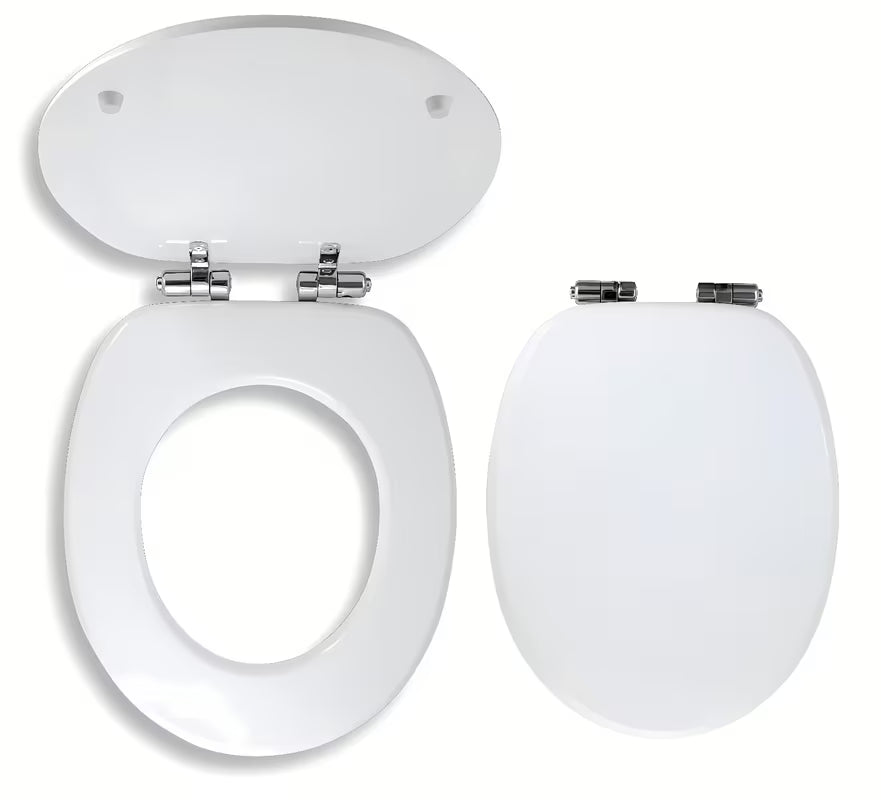 Beli WC deska Novaservis iz lakiranega MDF s tihim zapiranjem mehko Zapiranje Soft Close in kromiranimi medeninastimi tečaji.