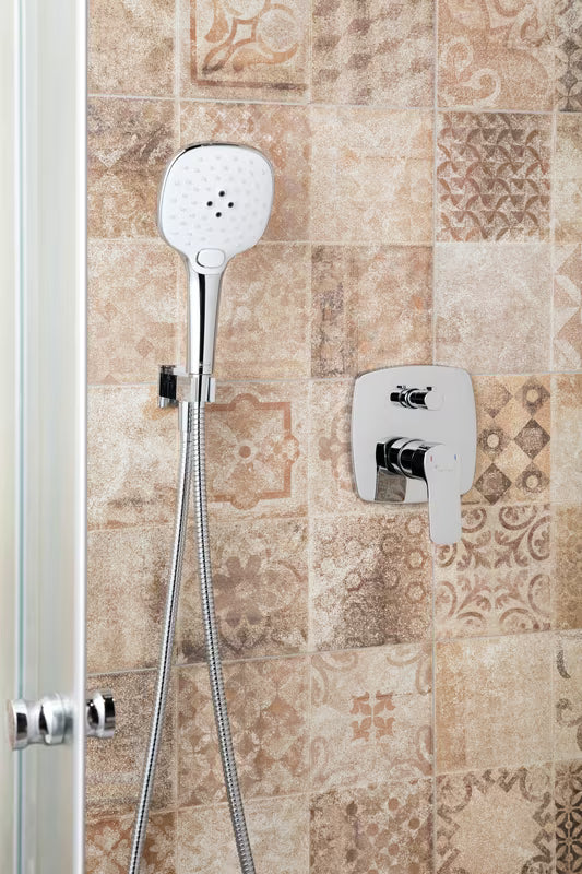 Optima Cube Way podometna za tuš i armatura za kad u krom izvedbi s ručicom