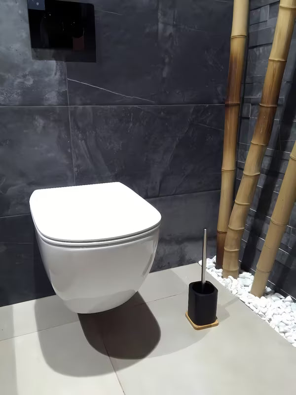WC ščetka Optima Hombre u crnoj mat izvedbi s bambusovim drvom