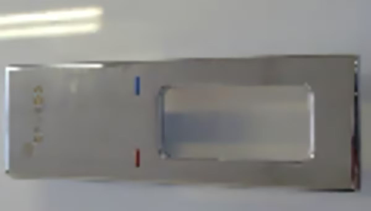 Kromiran ročaj Optima Levanta z modernim kvadratnim dizajnom pro za upravljanje pretoka in temperature vode.