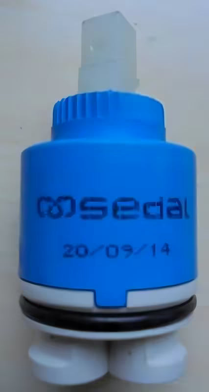 Zamjenski kartuša Optima pro za slavinu pro za glatko upravljanje i stabilan protok vode.