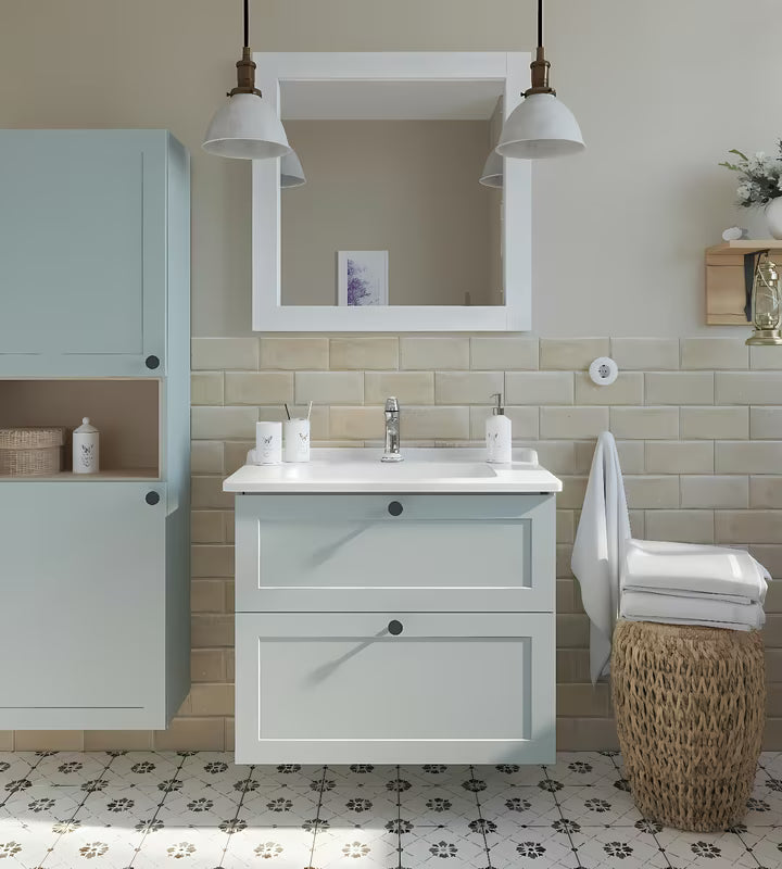 Bijeli keramički dozirnik za milo Optima Provence pro kupaonicu u francuskom provansalskom stilu.