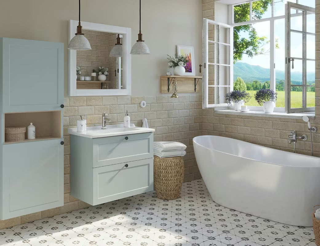 Bijeli keramički dozirnik za milo Optima Provence pro kupaonicu u francuskom provansalskom stilu.