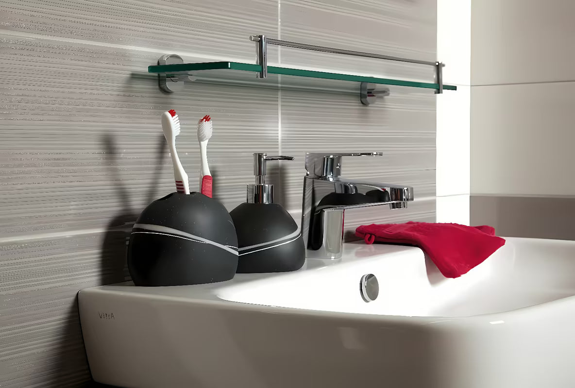 Samostoječi posoda Optima Sidao u crnoj mat izvedbi za kupaonicu.