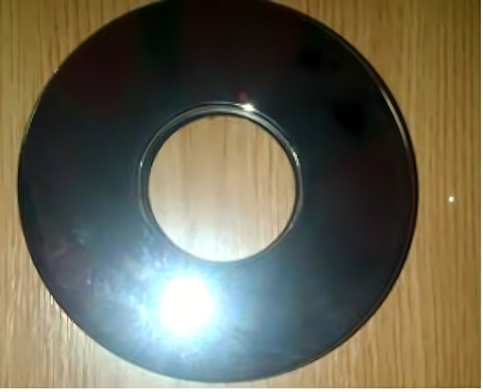Okrogla rozeta Optima Sofie za 101 s premerom približno 11,5 cm in notranjo odprtino približno 4,5 cm.