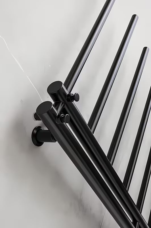Črn kombiniran radiator P.M.H. Apollo 500x1140 mm s sredinskim priklopom 50 mm
