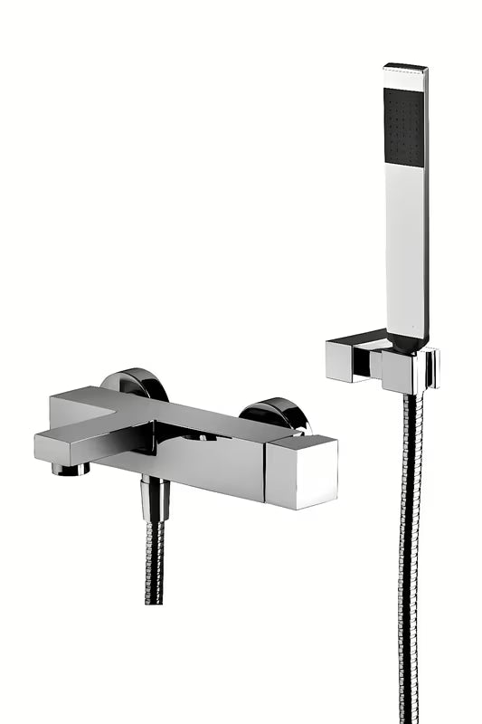 Enoročna stenska armatura za kad Paffoni Elle u krom izvedbi s tuš setom.