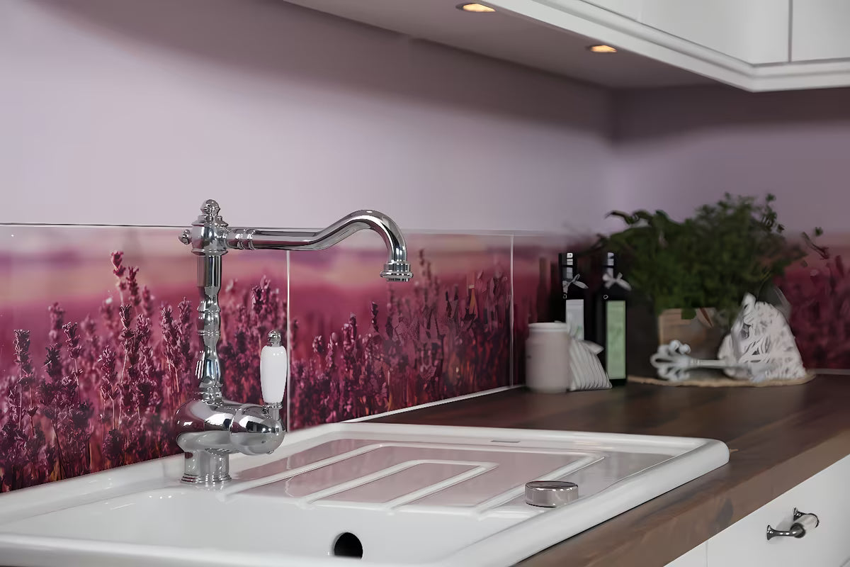 Kromirana armatura za pomivalno korito Paffoni Ricordi u retro zaobljenom dizajnu s ručicom i zakretnim izljevom.