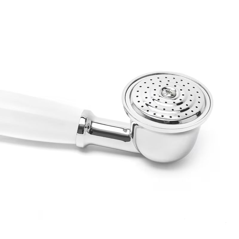 Kromirani ručni tuš Paffoni Ricordi u retro dizajnu promjera Ø 5,3 cm.