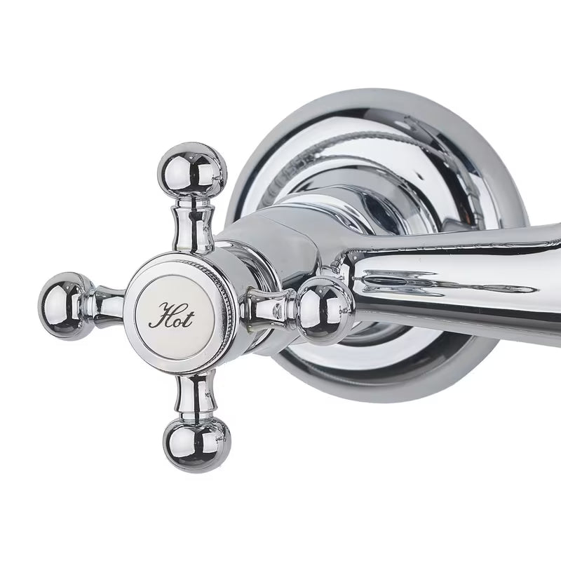 Metalni tušni sistem Paffoni Ricordi u dizajnu retro s nadglavnom i ručnom tuš slušalicom u izvedbi chrome.