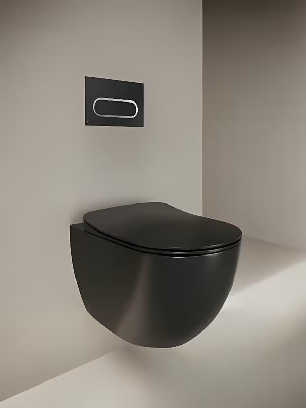 Viseča WC školjka Ravak Chrome v črni mat barvi z brezrobnim splakovanjem RimOff in skritim pritrjevanjem EasyFix.