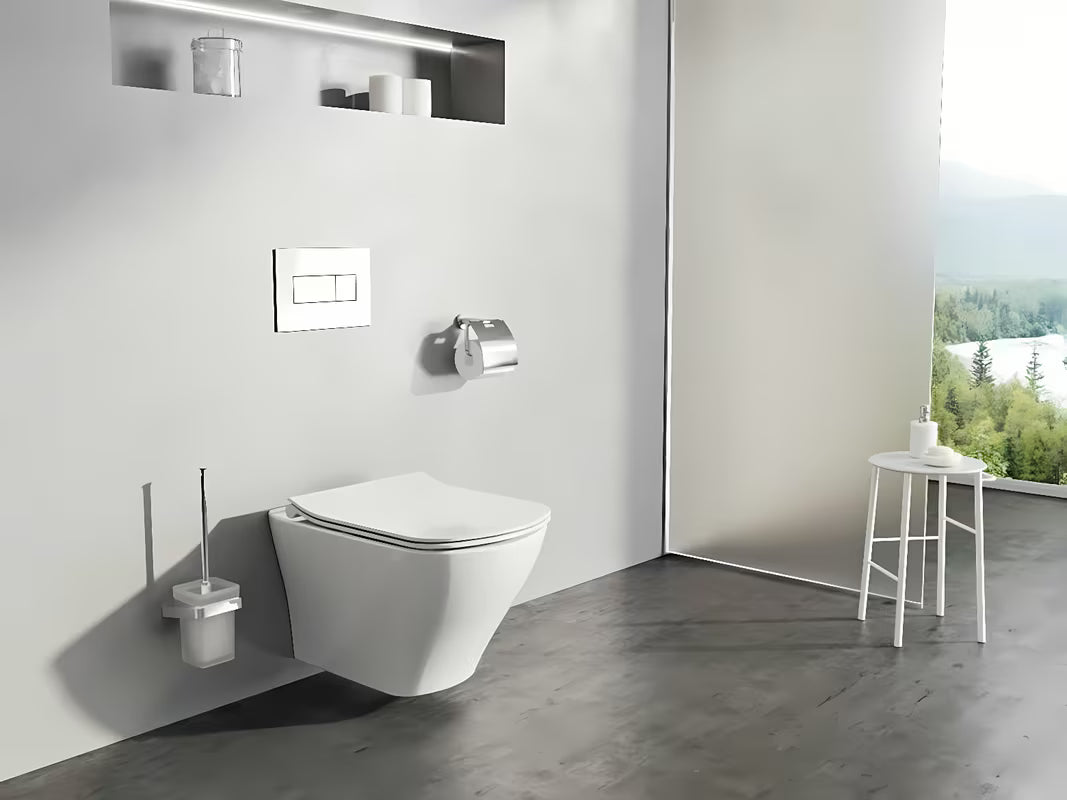 Bijeli viseča WC školjka Ravak Classic s bezrubnom tehnologijom RimOff i skrivenim pričvršćenjem