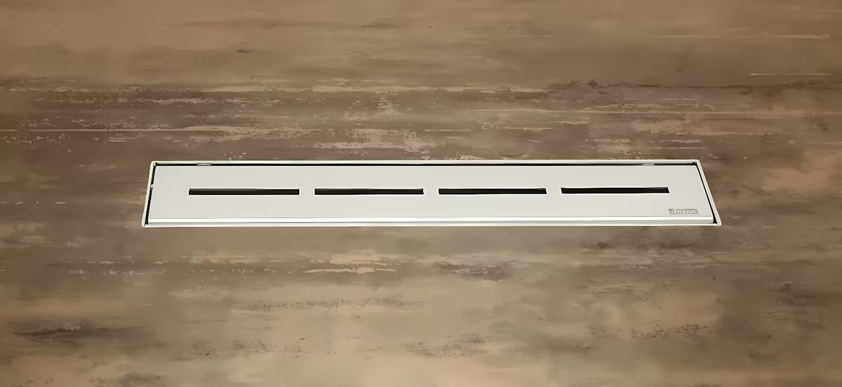 Nerjavni kanaleta za tuš Ravak Runway 85 cm v sijaj izvedbi pro za prostostoječo vgradnjo.