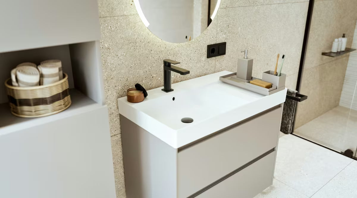 Viseča visoka kopalniška omarica Roca Ona u mat pješčanoj boji s otvaranjem PushOpen.