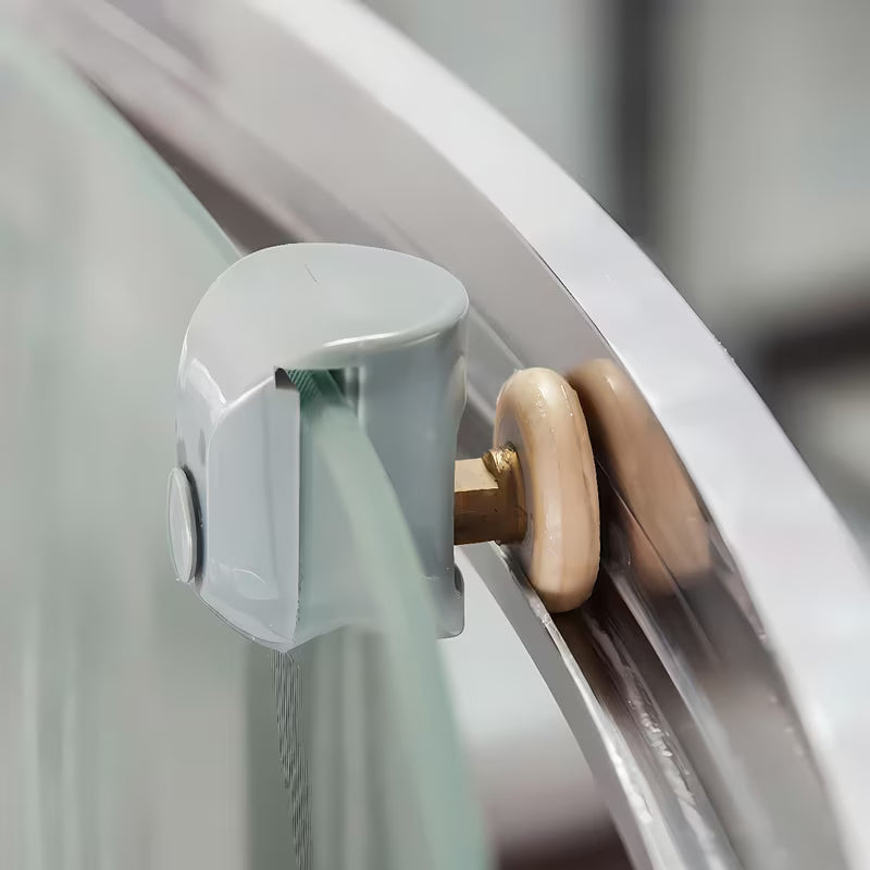 Kvadratna tuš kabina Roth Project Line 80x80 cm s kliznim vratima i mat staklom u krom izvedbi.