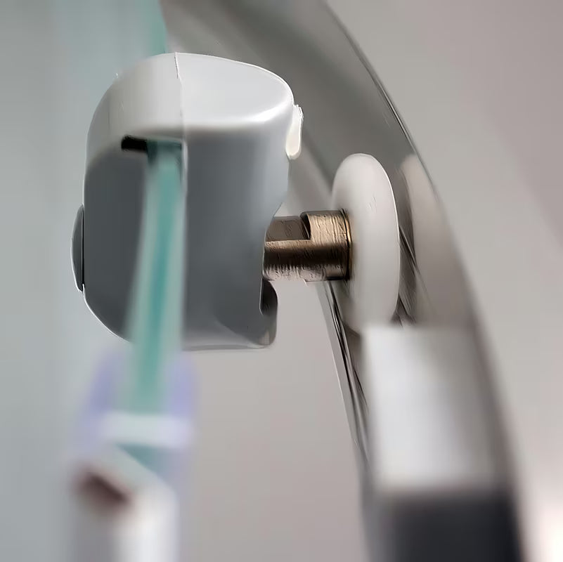 Kvadratna tuš škatla Roth Project 90x90 cm s bijelim profilima i prozirnim staklom, drsno vrata.