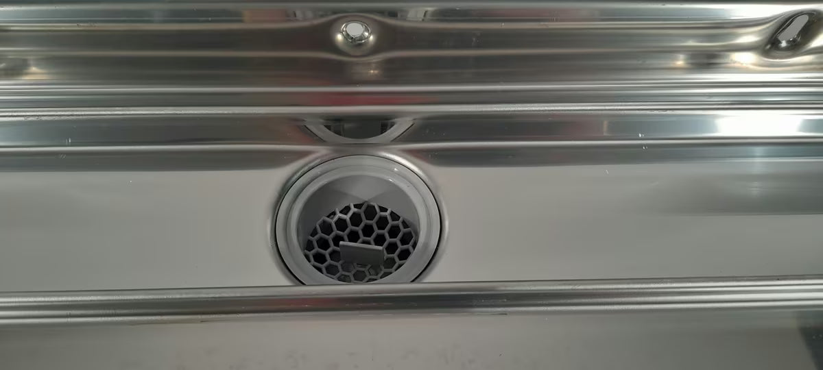 Nehrđajući kanaleta za tuš S-Line Klasik 65 cm s rešetkom pro za ugradnju ke zid u sjajnoj izvedbi.