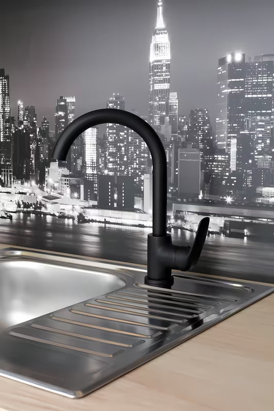 S-Line Pro enoročna stoječa armatura za pomivalno korito u crnoj mat izvedbi z vrtljivim izlivom.