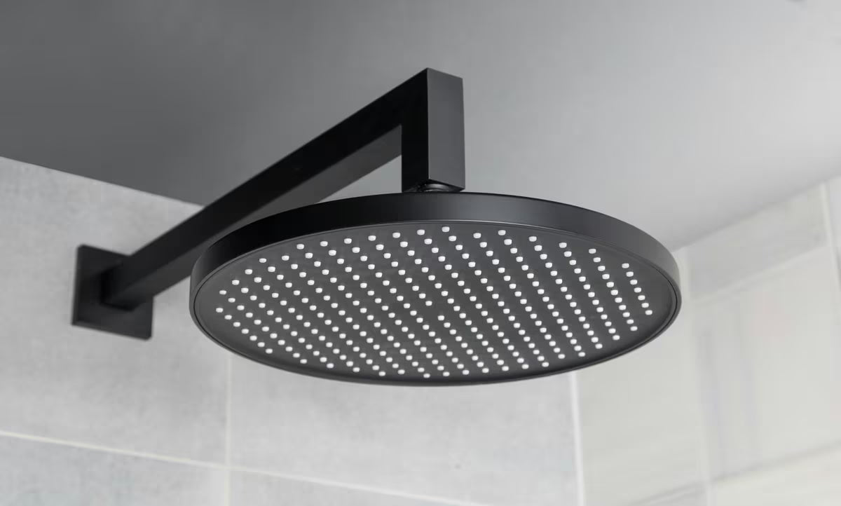 Nadglavna prha SAT B-Way v črni mat izvedbi s premerom 25,4 cm