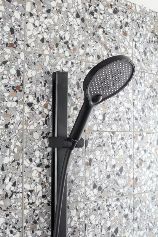 Ručna tuš ročka SAT B-Way u mat crnoj izvedbi s 3 funkcije i promjerom 13 cm.