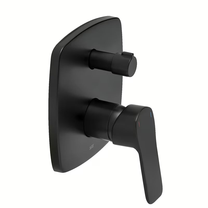 Podometna armatura za tuš SAT Cube Way u mat crnoj boji s modernim četvrtastim dizajnom