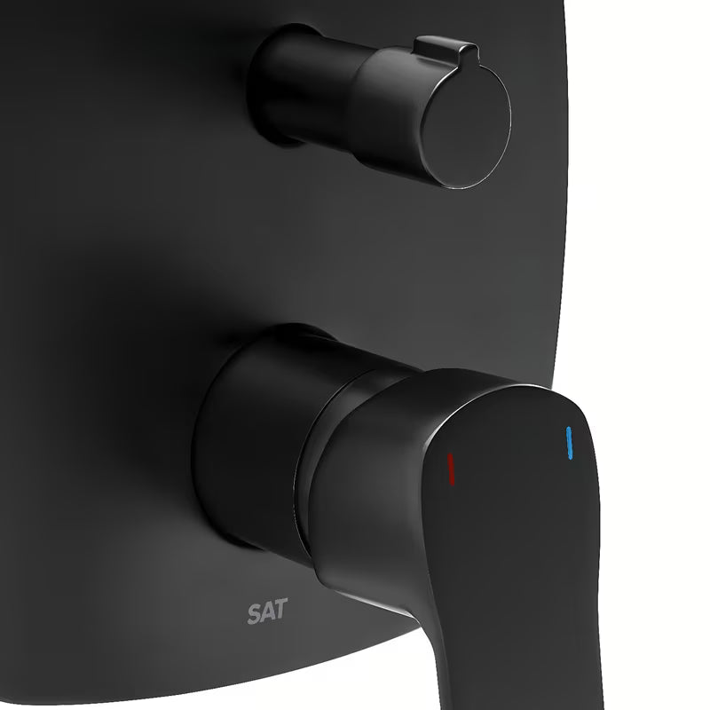 Podometna armatura za tuš SAT Cube Way u mat crnoj boji s modernim četvrtastim dizajnom