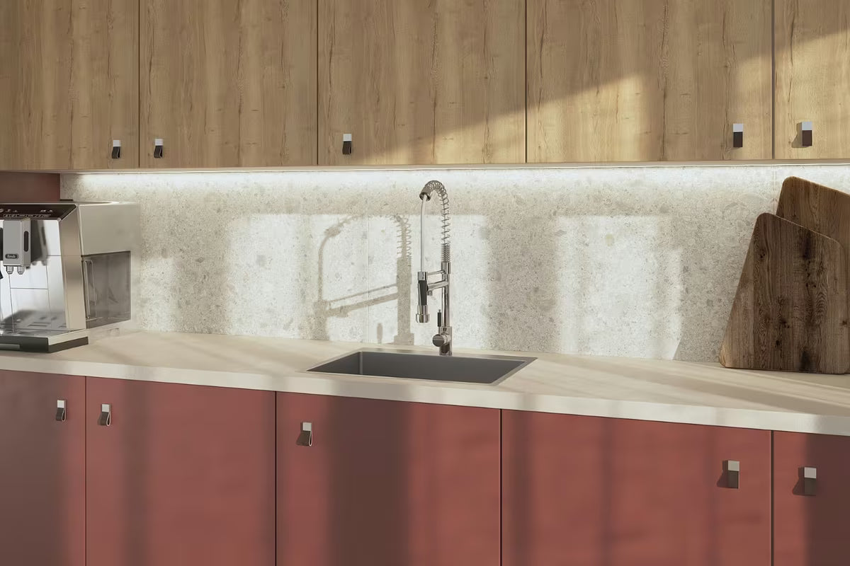 Kromirana armatura za pomivalno korito SAT Chrome s tušem, zakretnim izljevom i upravljanjem ručicom