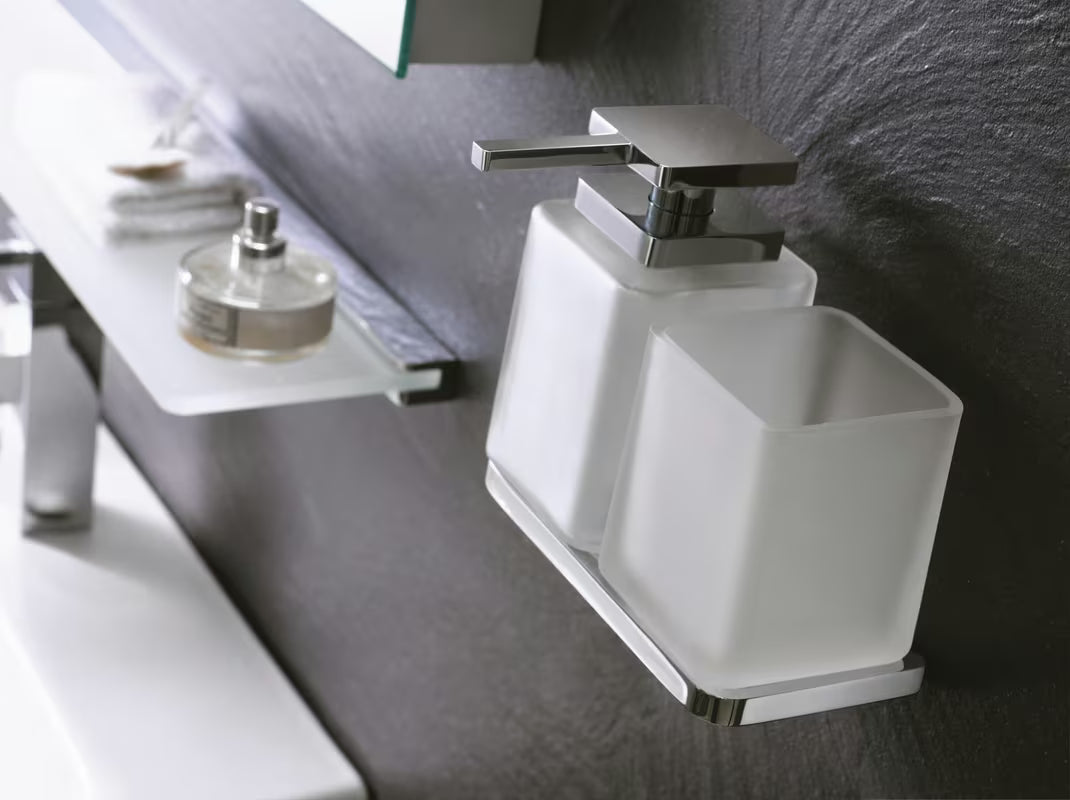 Stenska kozarec SAT Evolution S od satiniranog stakla za kupaonicu.