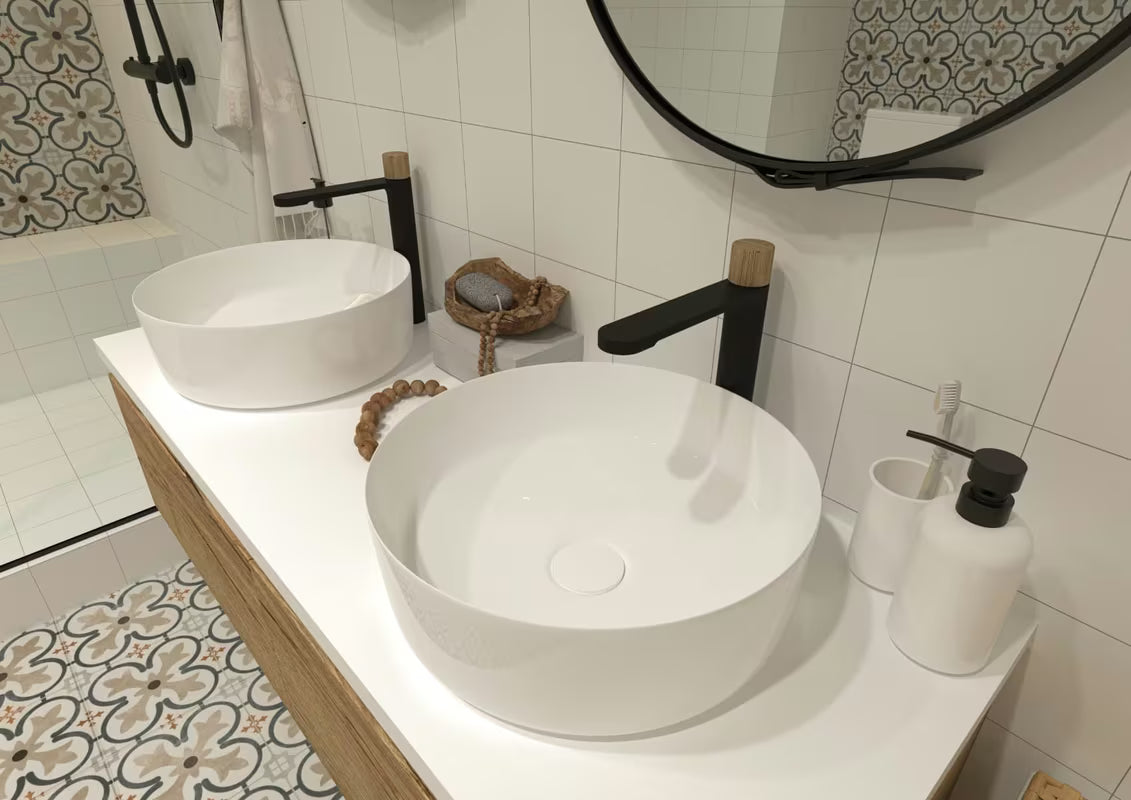 Bijeli dozirnik za milo SAT Feel modernog dizajna za kupaonicu