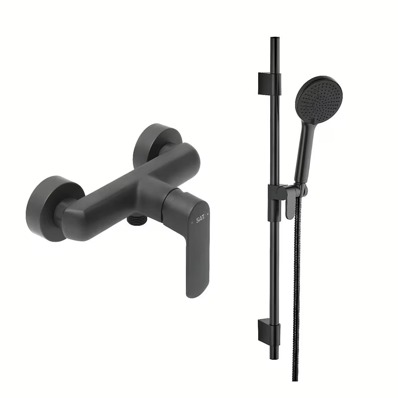 Stenska enoročna armatura za tuš SAT Feel s tuš setom u mat crnoj izvedbi.