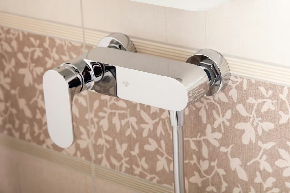 Kromirani stenska enoročna armatura za tuš SAT Fusion brez tuš seta