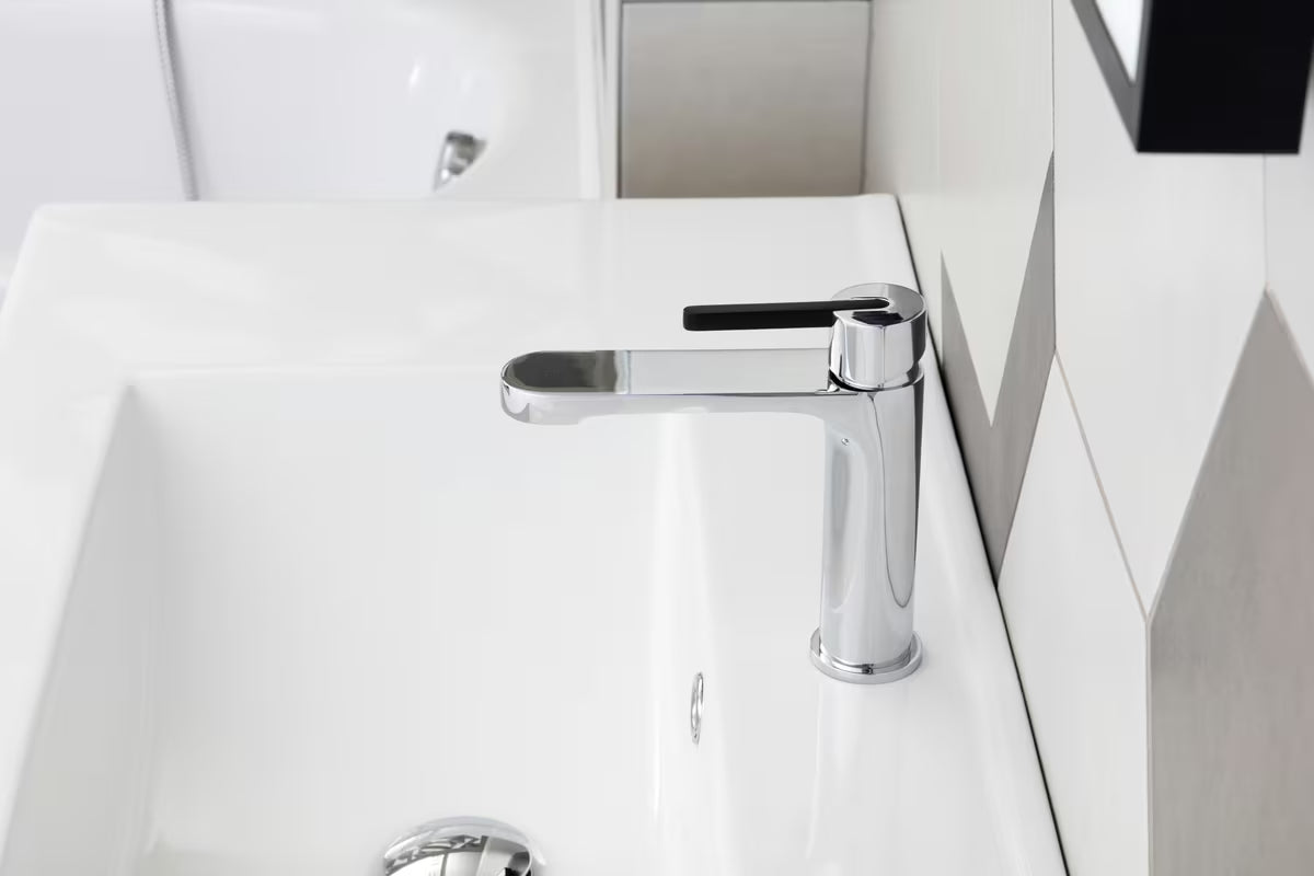 Armatura za Umivalnik SAT Fusion u krom izvedbi s crnim detaljima