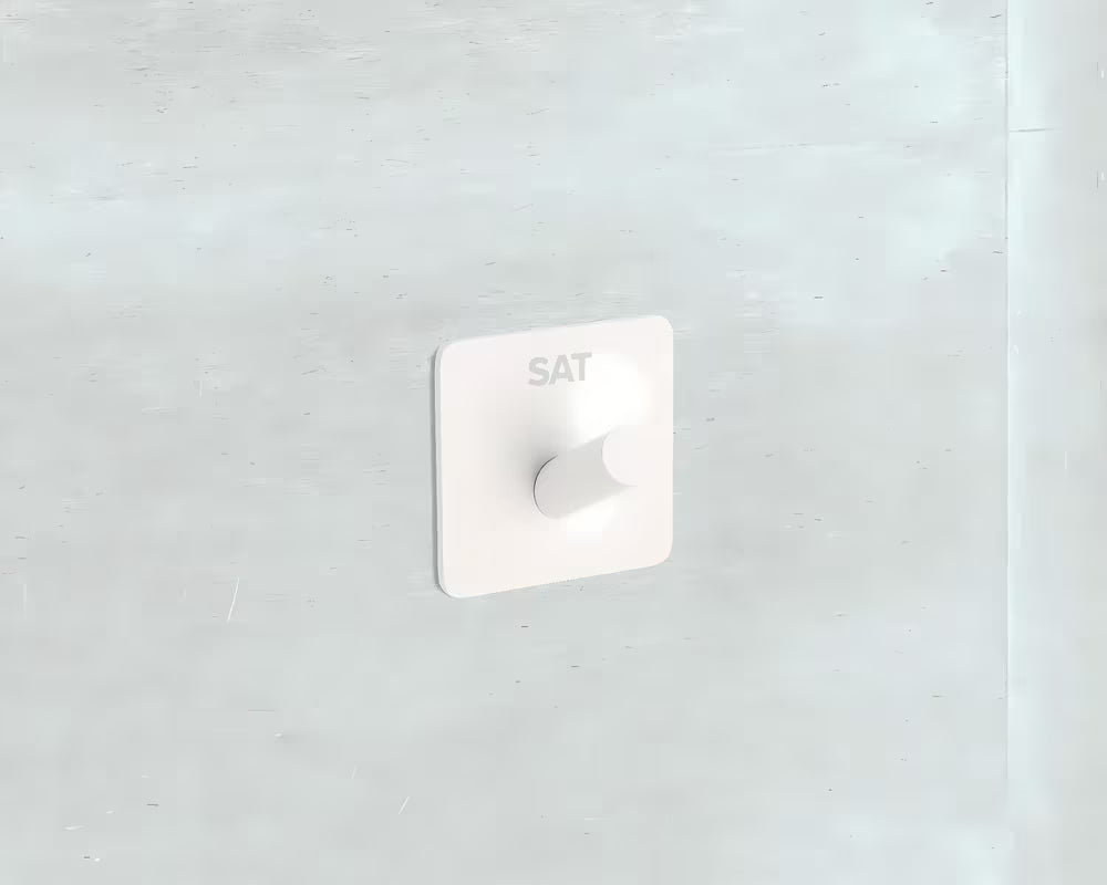 Bijeli samolepilno kavelj SAT od nehrđajućeg čelika s mat završnom obradom za kupaonicu