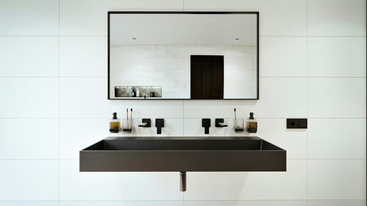 Viseči umivalnik SAT Infinitio u mat crnoj izvedbi s mogućnošću montaže i na pult